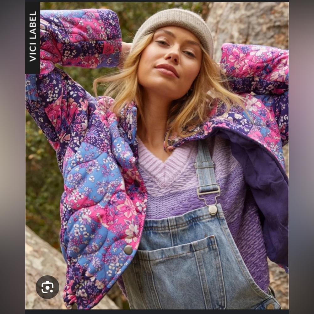 Vici Fiona floral puffer jacket. Size small. Like New!!